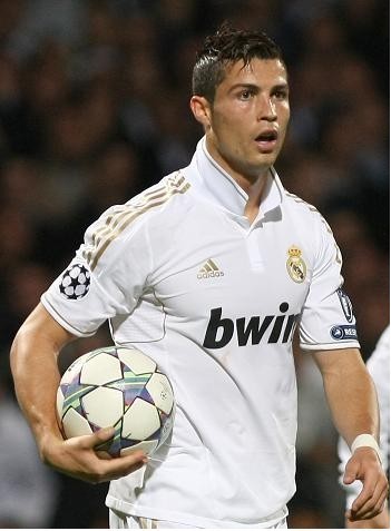 姆巴佩妙传卡马文加破门！皇马客场2-0领先毕巴，中场前关键进球打懵对手