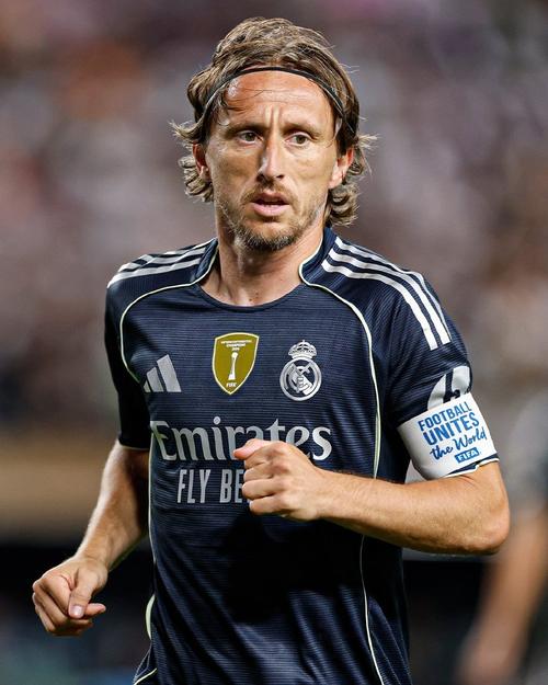 主裁：夸安萨拉拽丘库埃梅卡没判罚？这是极轻微、无效的拉拽