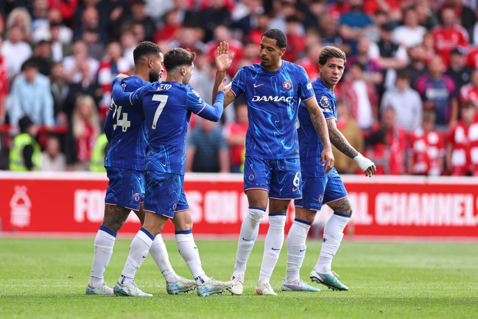 开局平推！佩雷拉1分20秒TKO安卡拉耶夫，重夺轻重量级世界冠军